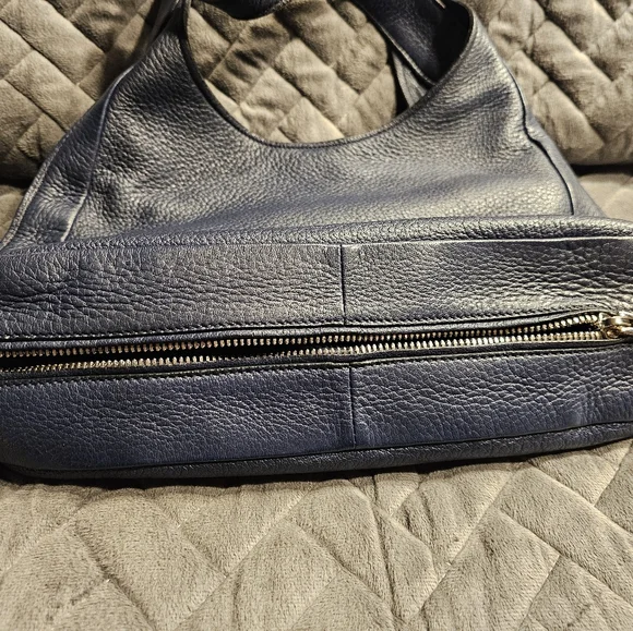Authenticated Prada Expandable Zip Around Hobo Cervo Leather Navy Blue - Picture 3 of 16